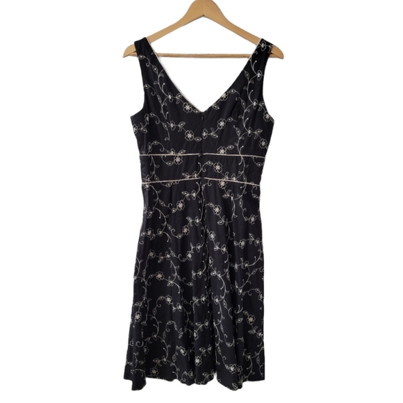🔅Mica Black Embroidered  Floral V Neck Dress Sz10 - Picture 2 of 11